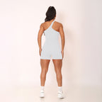 Macacão Shorts cinza gelo de um ombro empina bumbum