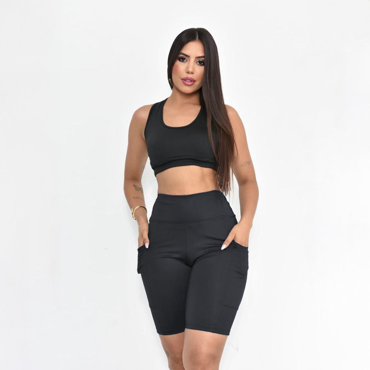 Bermuda ciclista feminina com bolso lateral - cor Preto