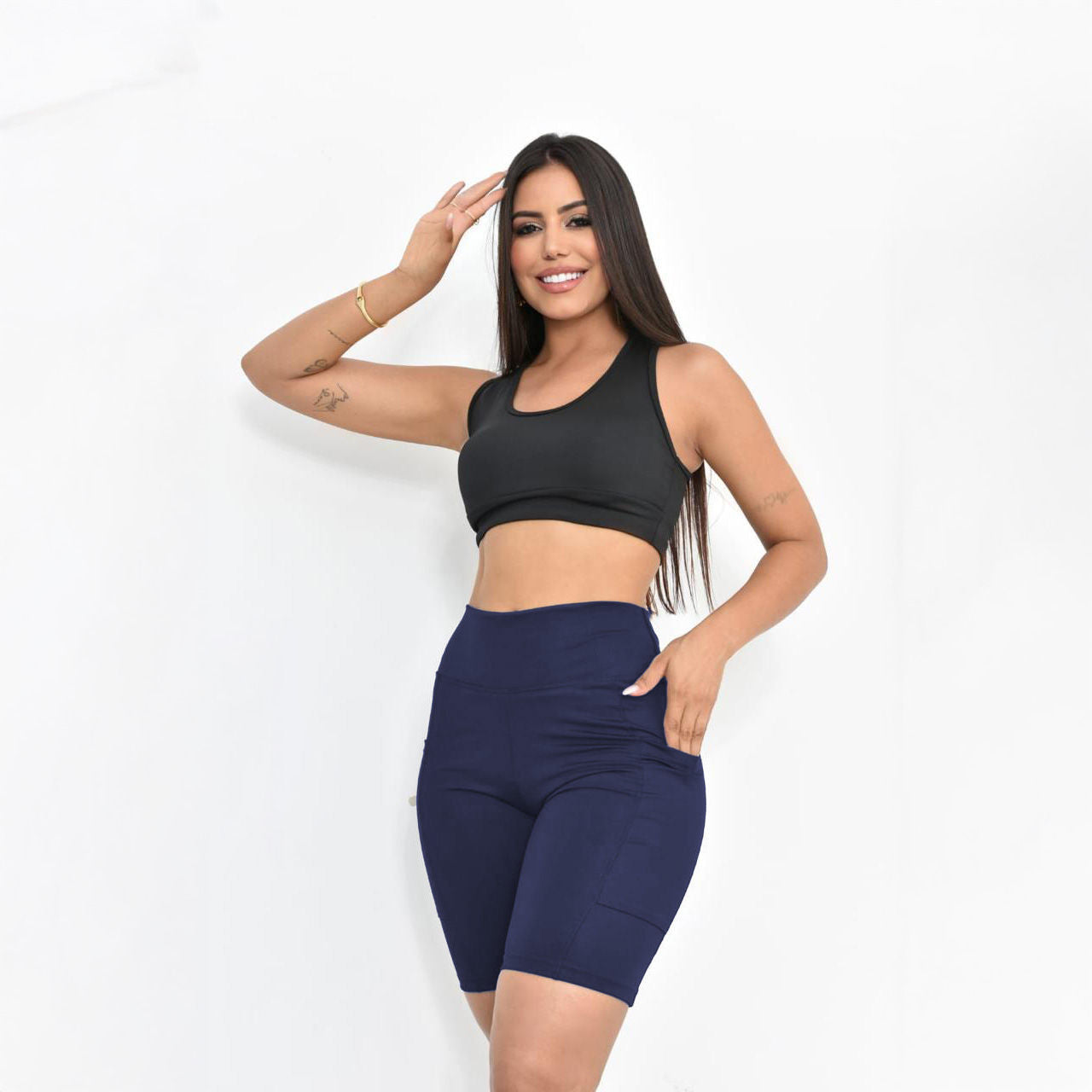 Bermuda ciclista azul marinho com bolso lateral