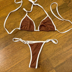 Biquíni Cortininha Marrom com Detalhes Brancos – Laterais Finas