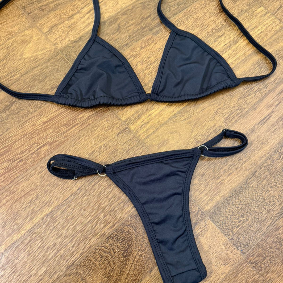 Biquíni Cortininha Preto com Calcinha de Laterais Finas