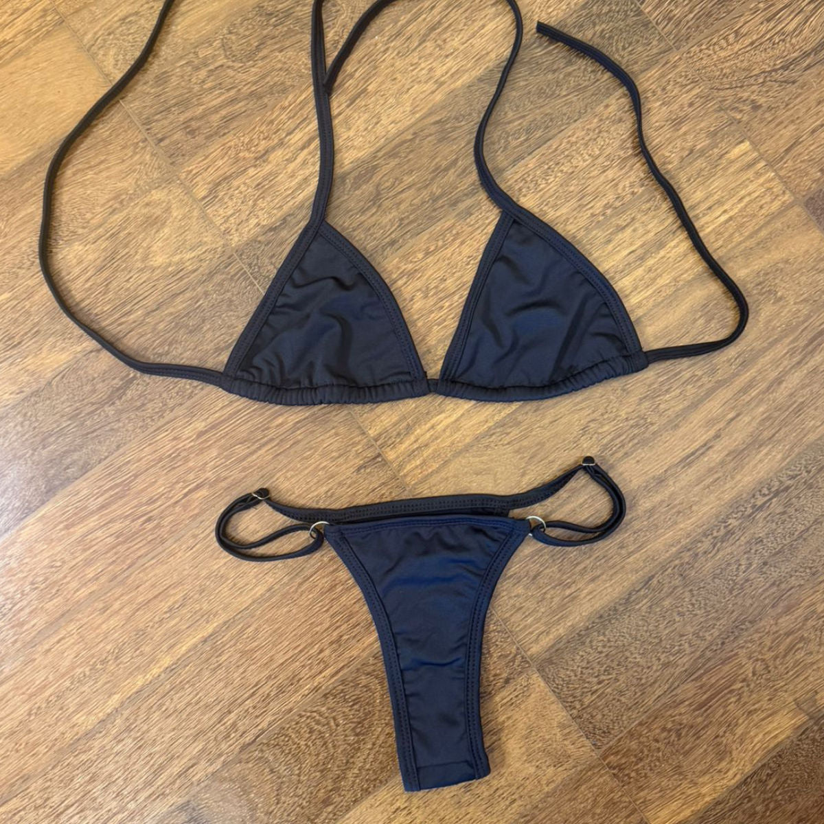 Biquíni Cortininha Preto com Calcinha de Laterais Finas