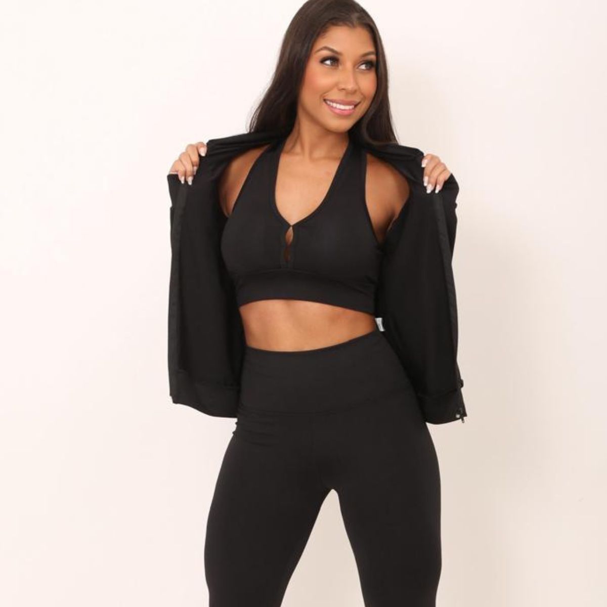 Conjunto fitness preto com blusa e top