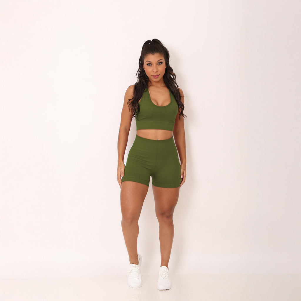 Conjunto verde de shorts com top