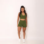 Conjunto verde de shorts com top