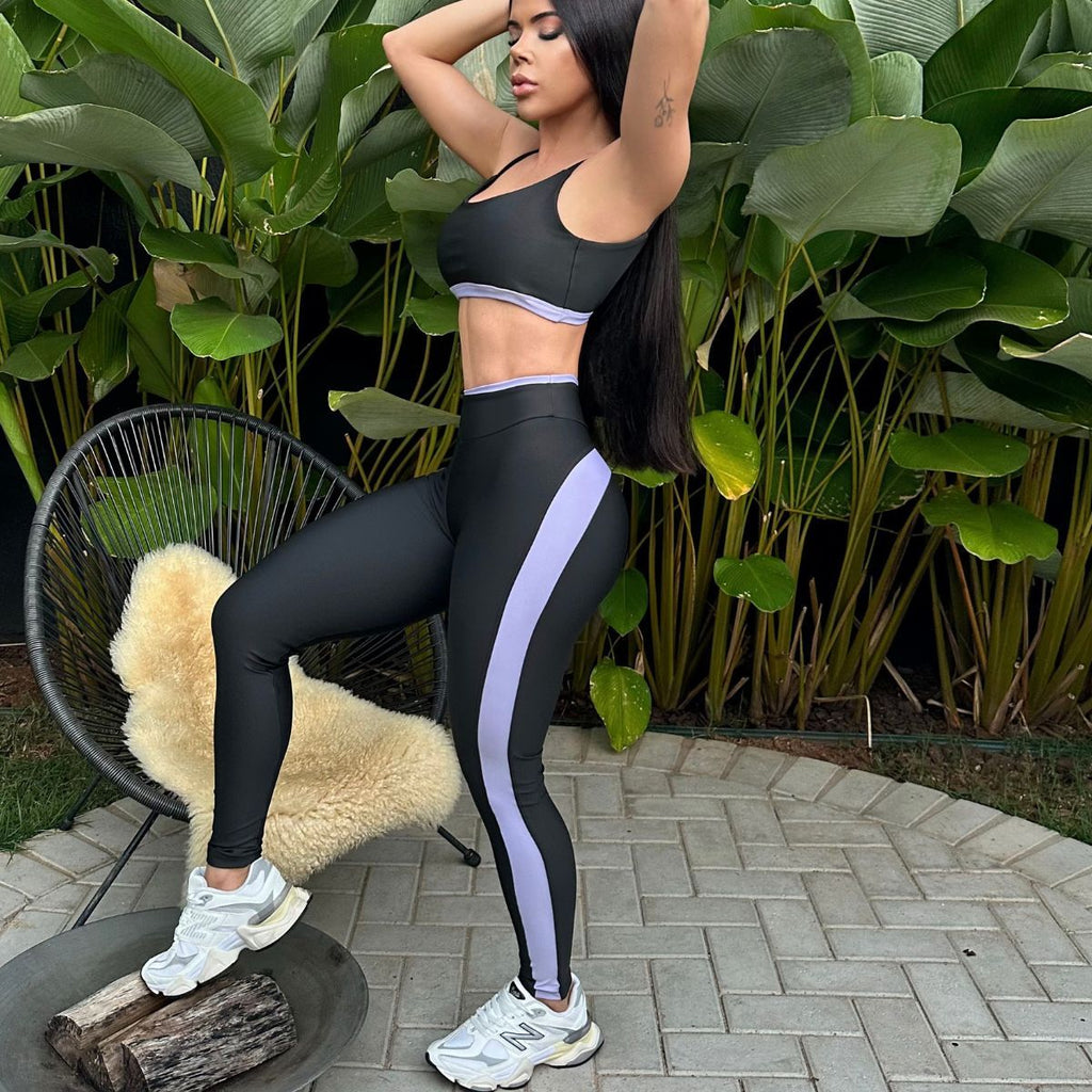 Conjunto fitness preto com top e legging