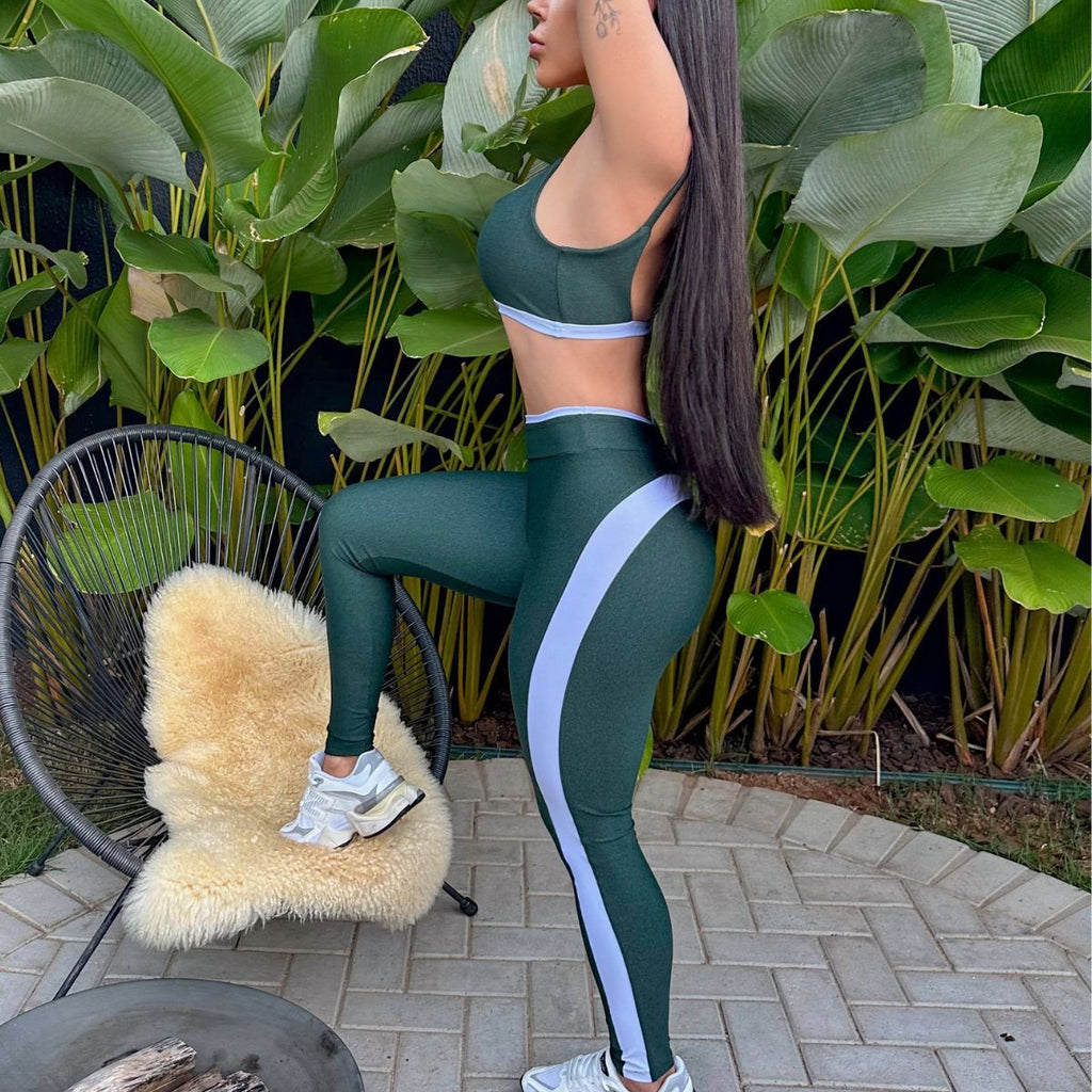 Conjunto fitness verde com top e legging