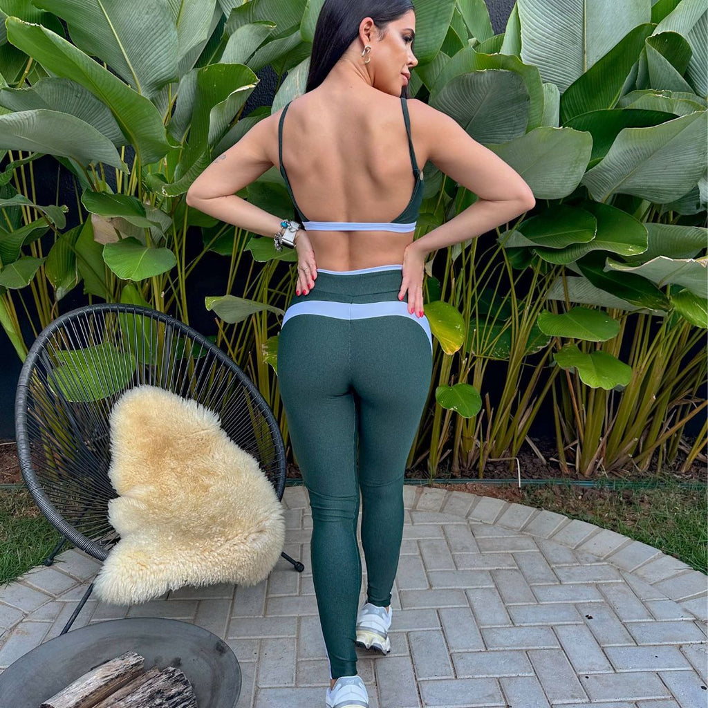 Conjunto fitness verde com top e legging