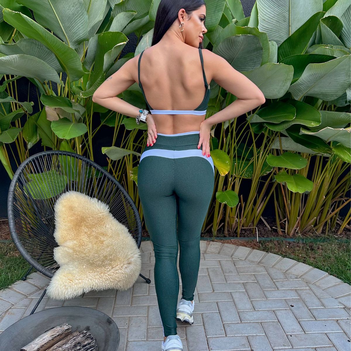 Conjunto fitness verde com top e legging